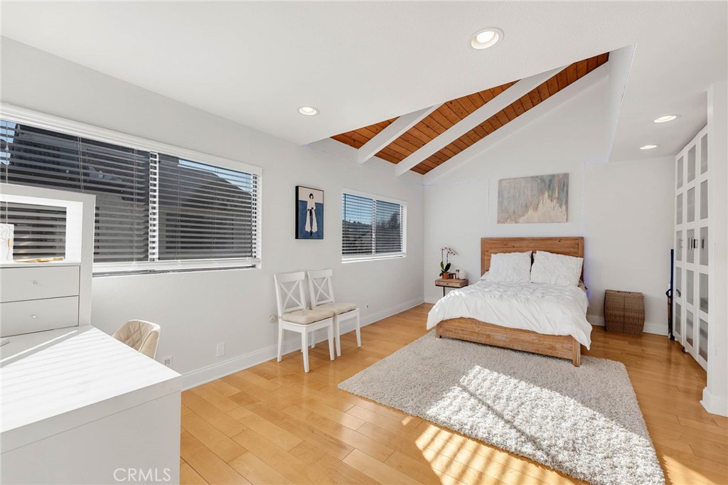 4222 Troost Avenue, Unit 21 Studio City, CA 91604 - Photo 21 of 47 a bedroom with a large bed and a large window