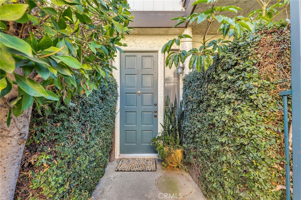 4222 Troost Avenue, Unit 21 Studio City, CA 91604 - Photo 29 of 47 a pathway of a house