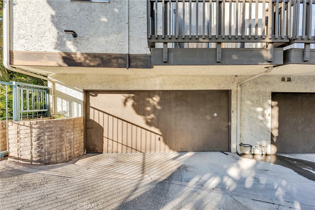4222 Troost Avenue, Unit 21 Studio City, CA 91604 - Photo 30 of 47 a view of balcony with couch