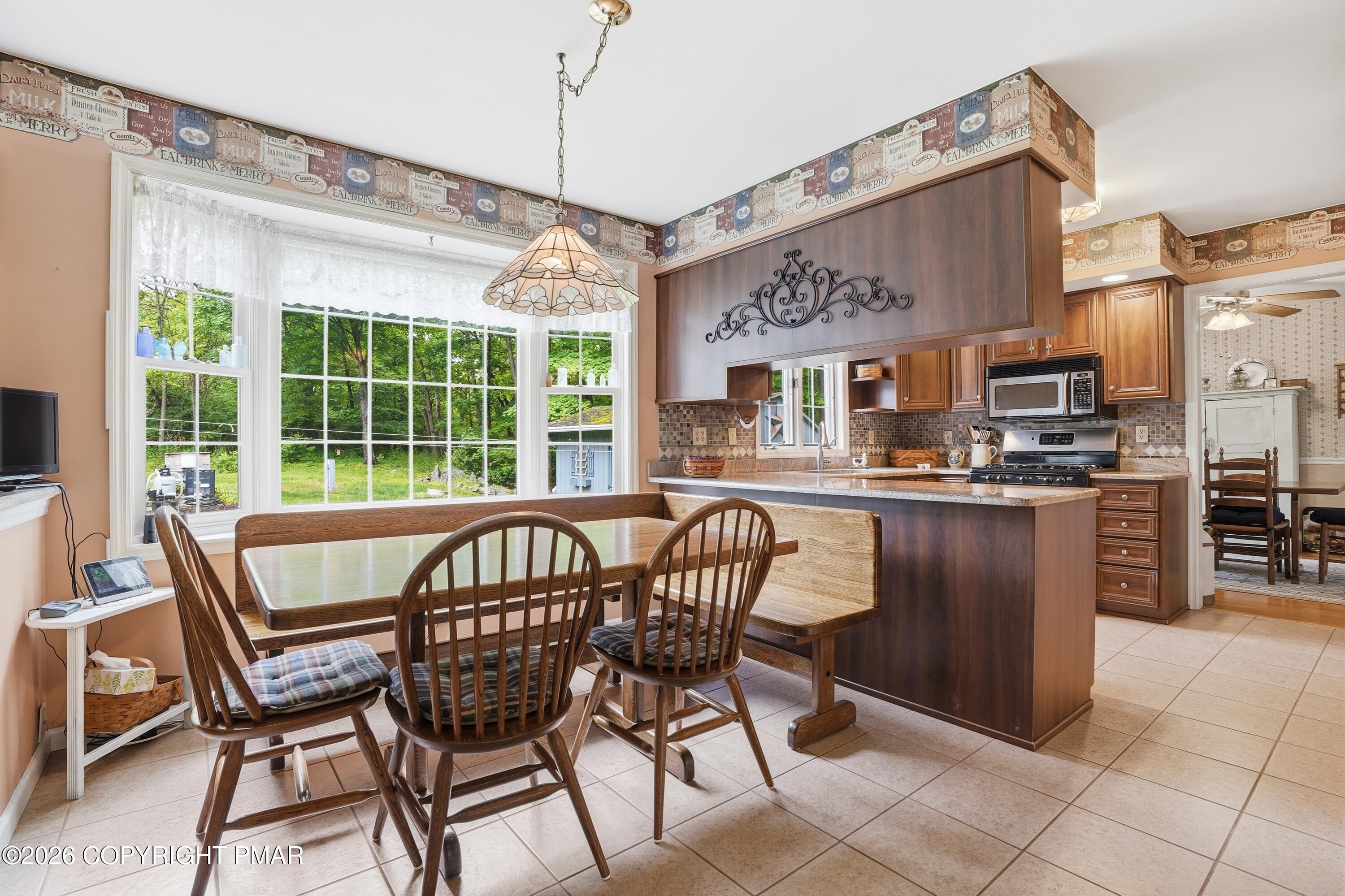 14 Minsi Road Delaware Water Gap, PA 18327 - Photo 13 of 75 4 Kitchen (8)