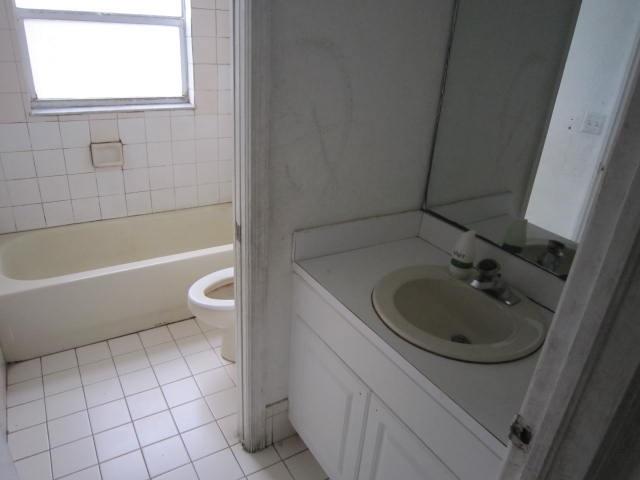 524 East Ridge Circle North Boynton Beach, FL 33435 - Photo 14 of 15 2nd bath