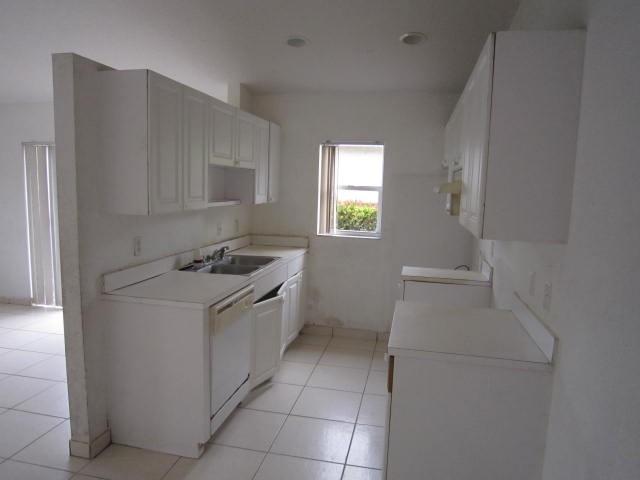524 East Ridge Circle North Boynton Beach, FL 33435 - Photo 6 of 15 Kitchen