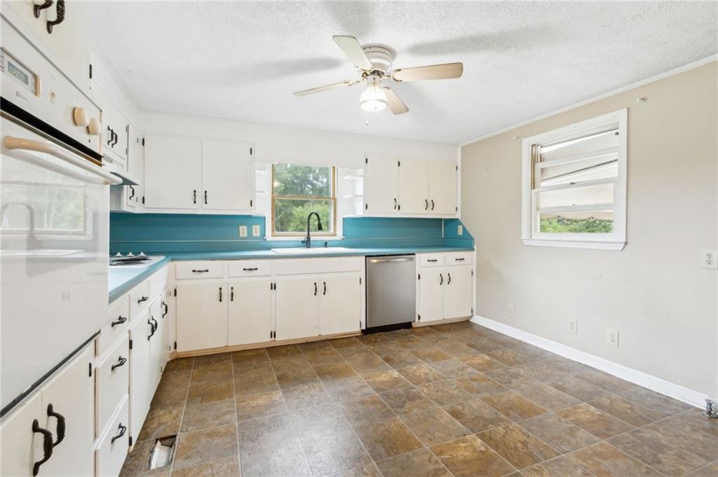 81 Russell Road Lawrenceville, GA 30043 - Photo 12 of 45