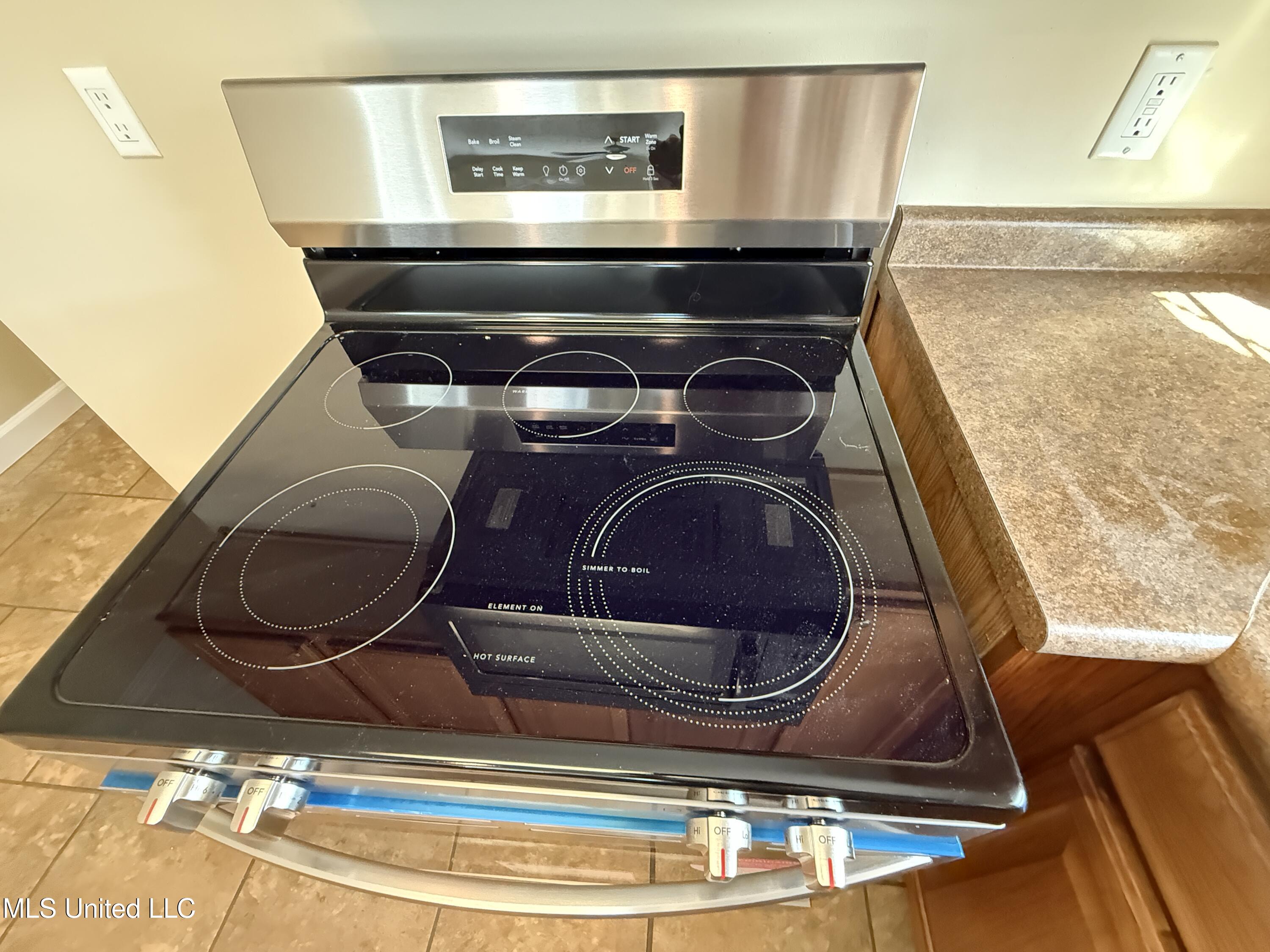 2000 Magazine Street, Unit A Ocean Springs, MS 39564 - Photo 14 of 27 5 burner range