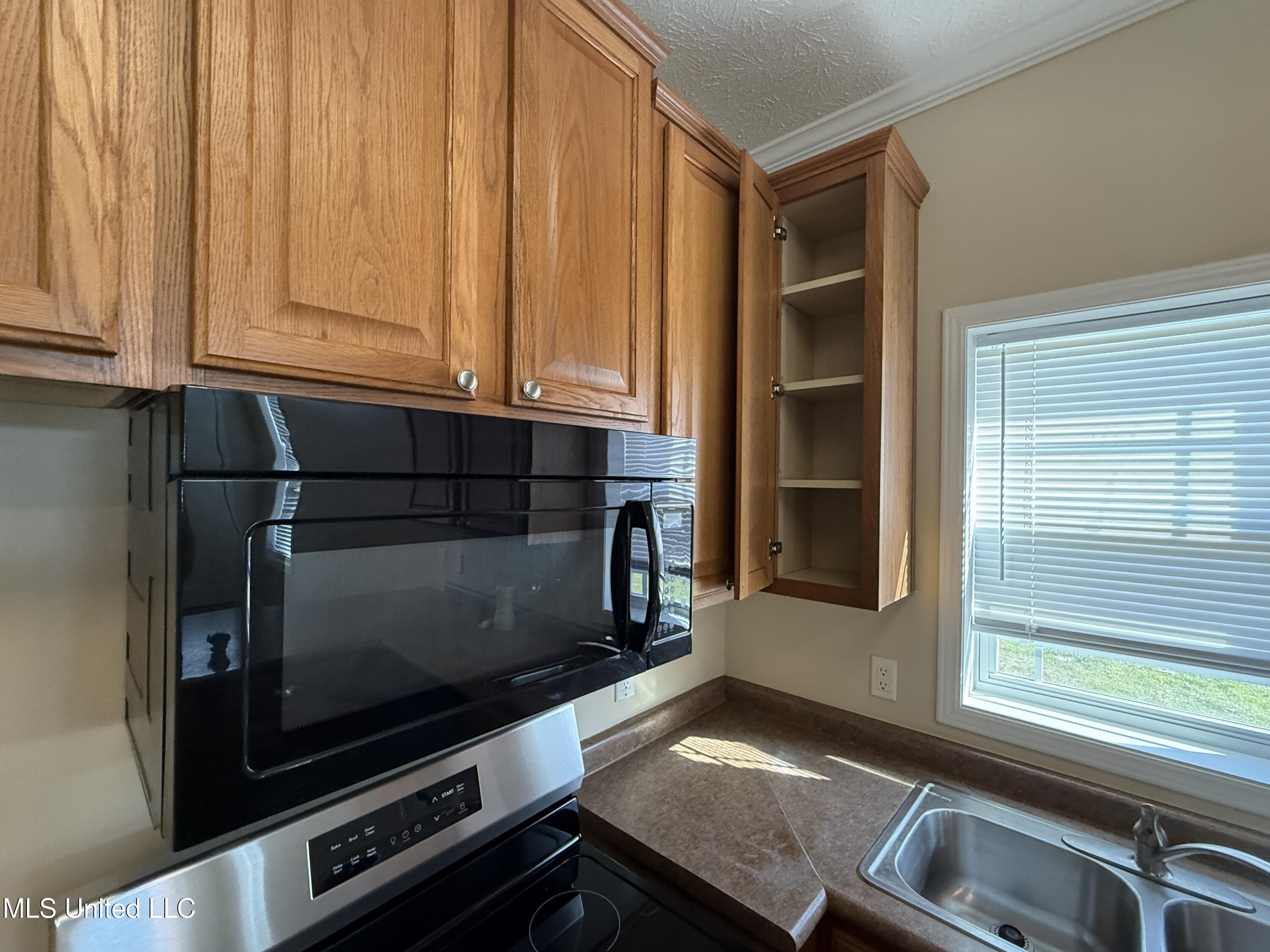 2000 Magazine Street, Unit A Ocean Springs, MS 39564 - Photo 16 of 27 Sink window
