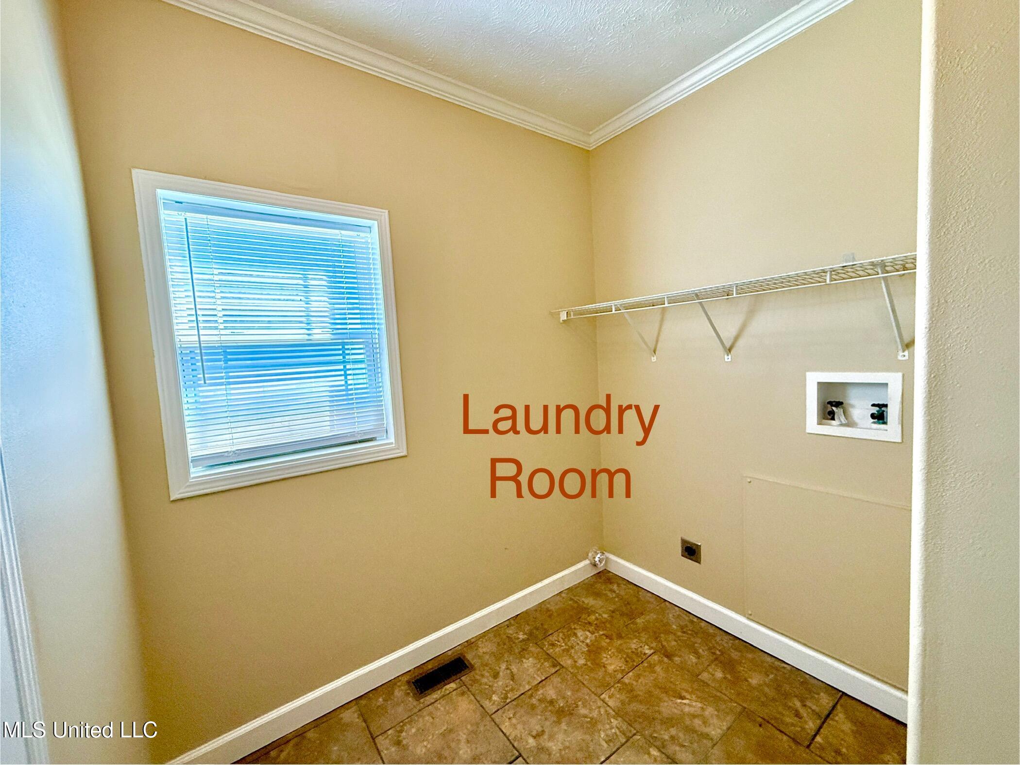 2000 Magazine Street, Unit A Ocean Springs, MS 39564 - Photo 18 of 27 Big laundry