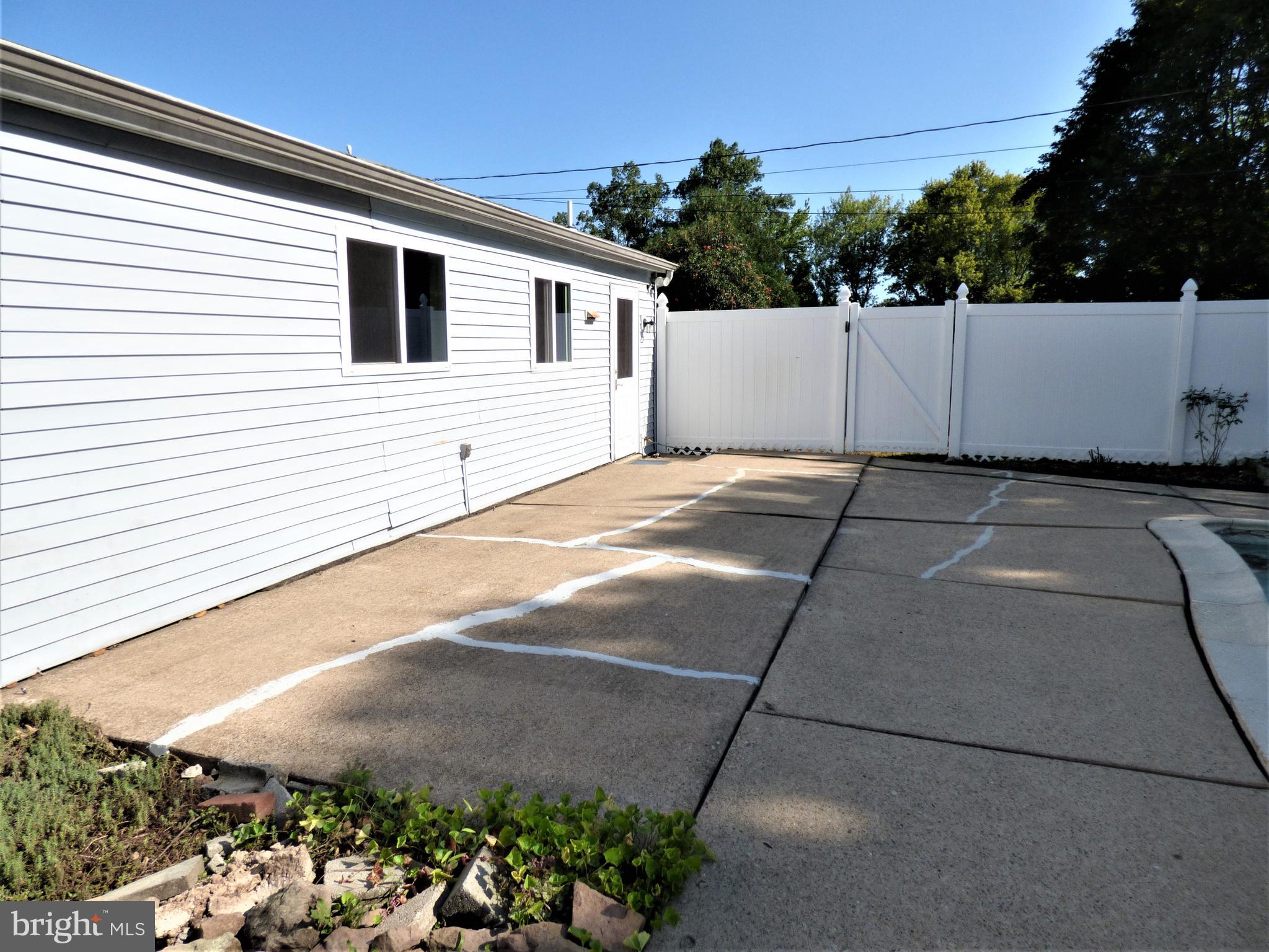 251 Parry Road Warminster, PA 18974 - Photo 32 of 34 Patio