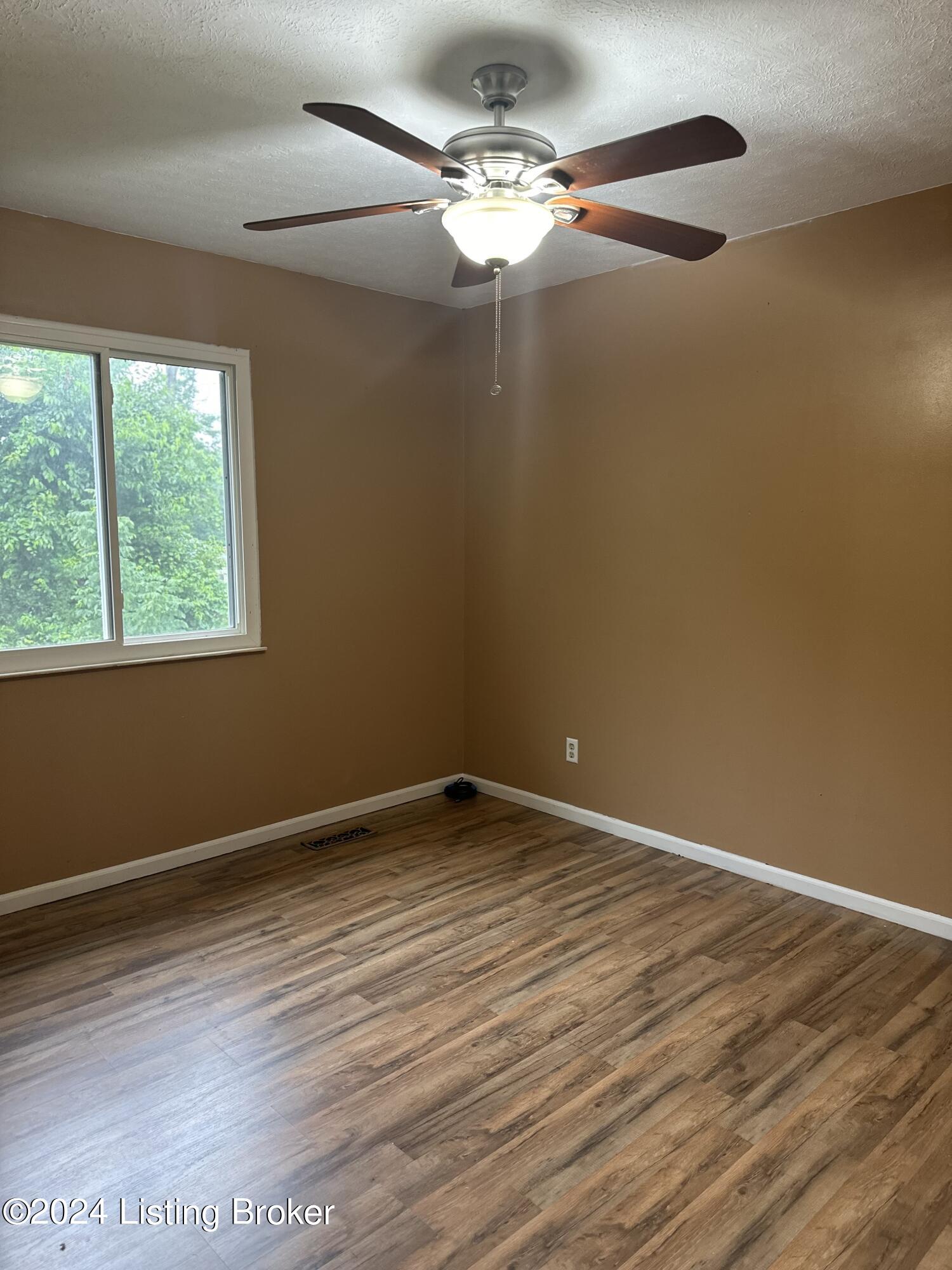 6401 Linstead Road Louisville, KY 40228 - Photo 9 of 26 IMG_2232