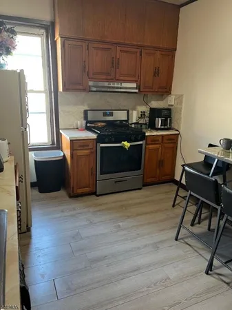 $1,800 | 572 4th Avenue, Elizabeth, NJ 07202