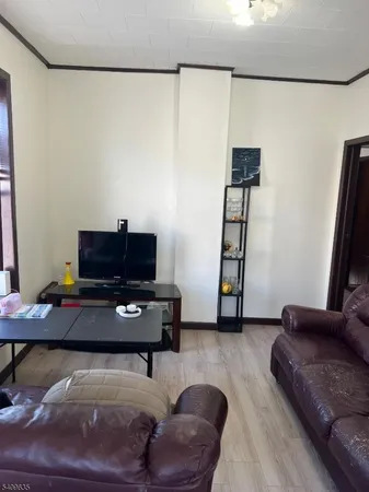 $1,800 | 572 4th Avenue, Elizabeth, NJ 07202