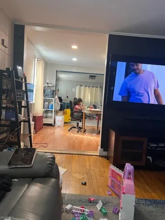 $1,800 | 572 4th Avenue, Elizabeth, NJ 07202