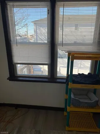 $1,800 | 572 4th Avenue, Elizabeth, NJ 07202