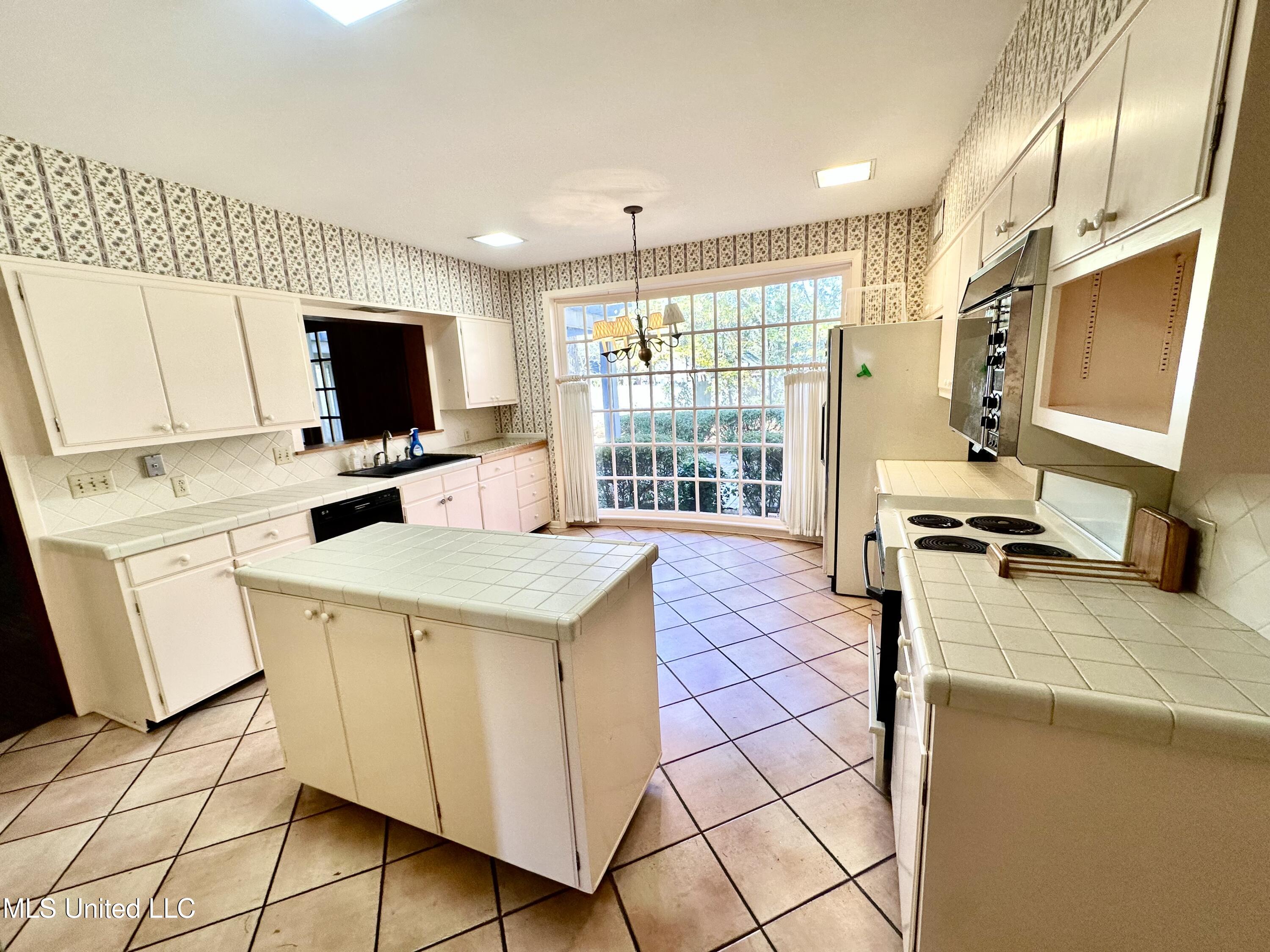 400 Charles Street Brookhaven, MS 39601 - Photo 41 of 49 full kitchen
