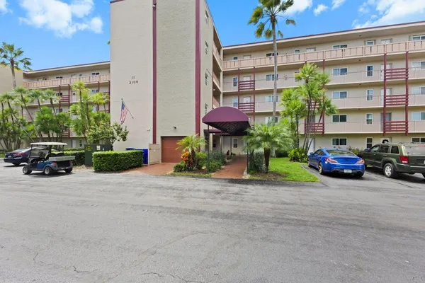 $1,900 | 2106 South Cypress Bend Drive, Unit 506, Pompano Beach, FL 33069