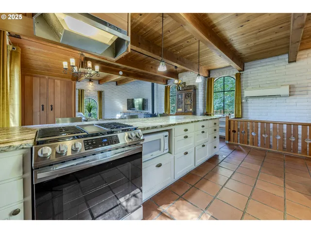 $1,299,000 | 1820 East 28th Avenue, Eugene, OR 97403