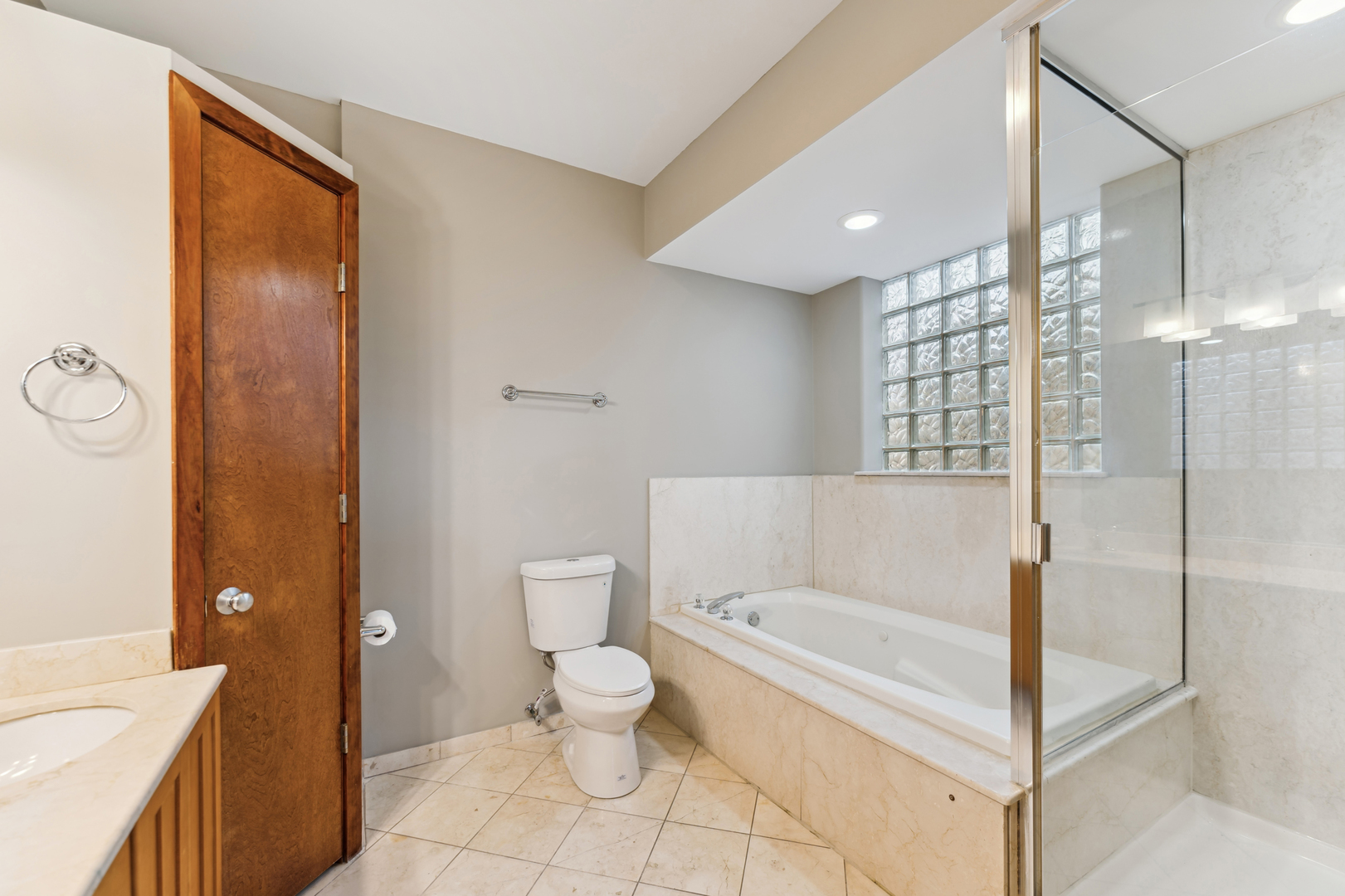 421 East 45th Street, Unit 2E Chicago, IL 60653 - Photo 16 of 22