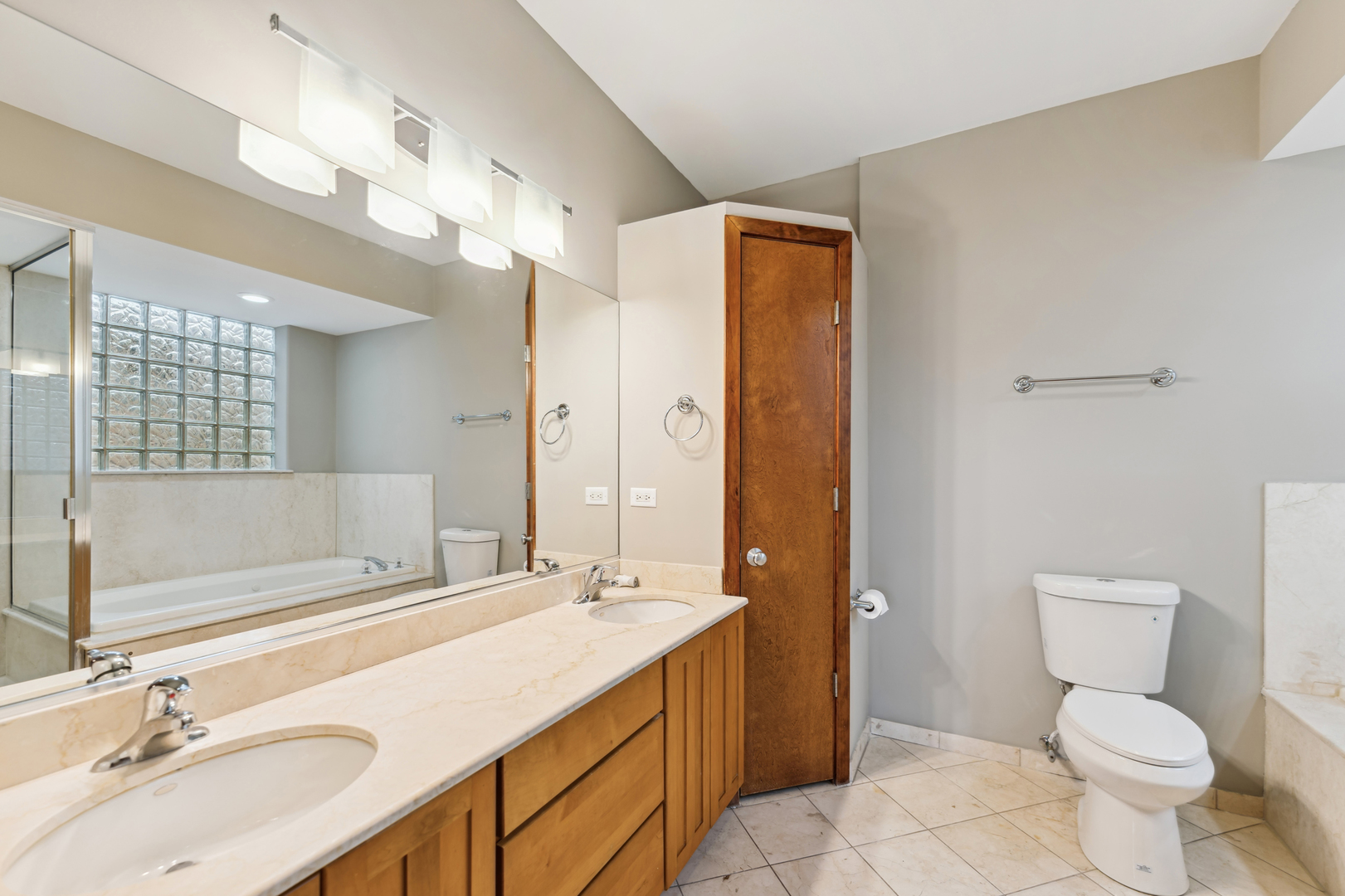 421 East 45th Street, Unit 2E Chicago, IL 60653 - Photo 17 of 22