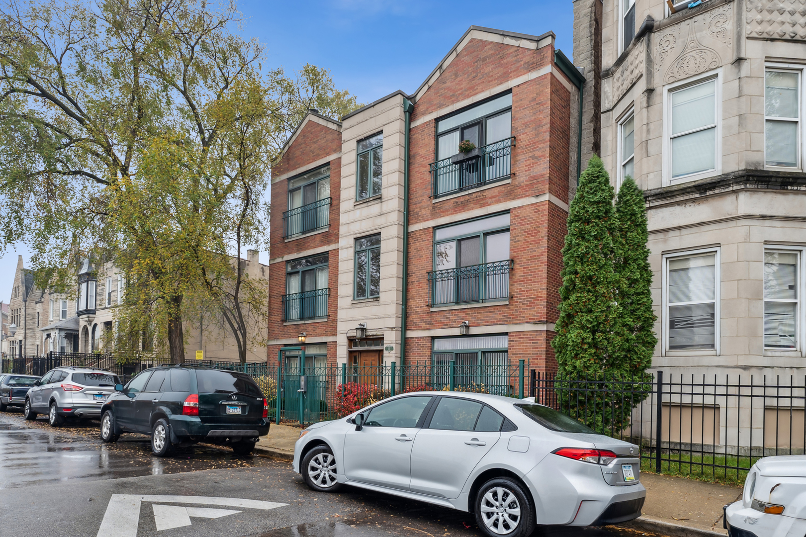 421 East 45th Street, Unit 2E Chicago, IL 60653 - Photo 2 of 22