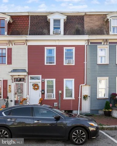 a couple of cars parked in front of a building