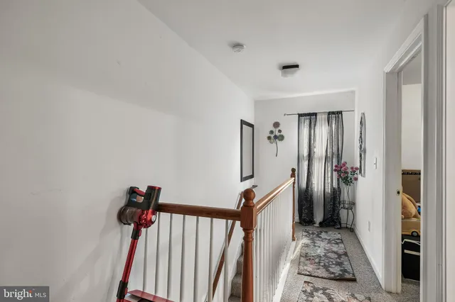 a view of a hallway with a closet