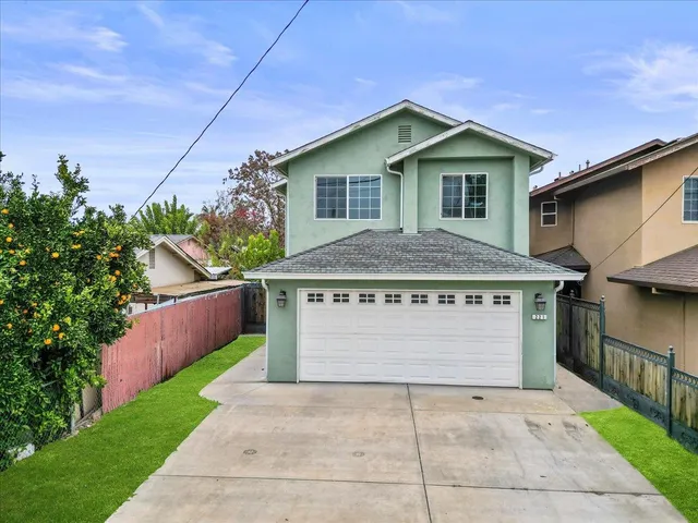 a view of front of house with a yard