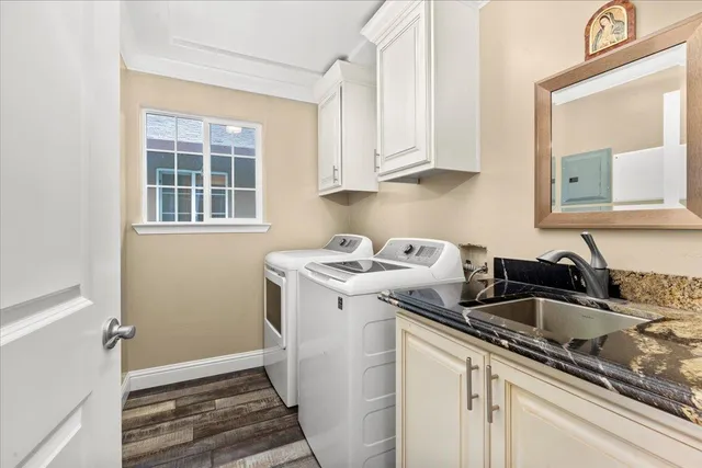 a view of an house with backyard space and porch