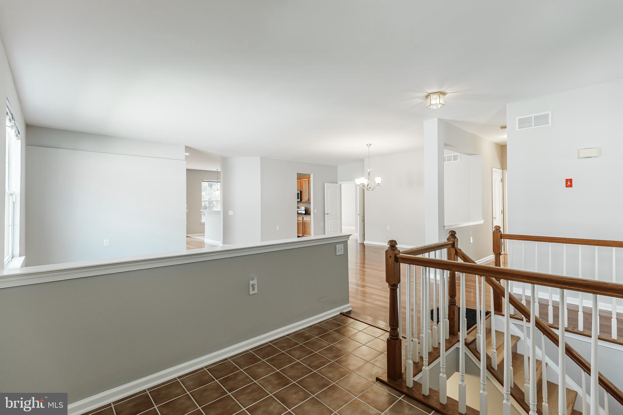 1484 Quaker Ridge West Chester, PA 19380 - Photo 5 of 50 Spacious entryway, living room and basement stair.