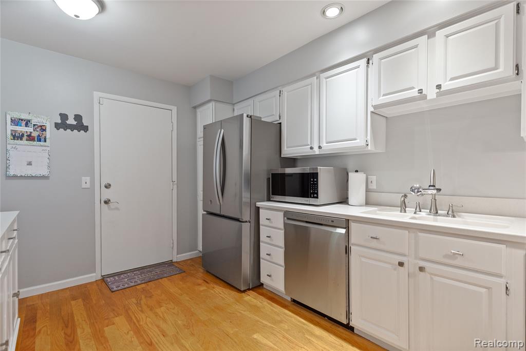 587 Tennyson Rochester Hills, MI 48307 - Photo 12 of 48 Gallery Image 12