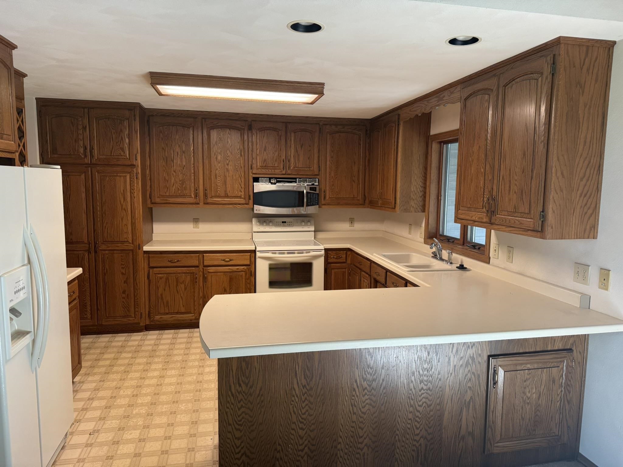 1864 Imperial Road Oshkosh, WI 54904 - Photo 2 of 21