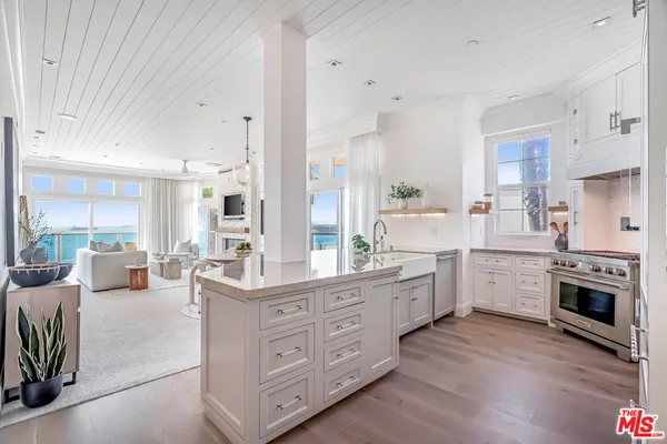 $1,700,000 | 1500 East Ocean Boulevard, Unit 401, Long Beach, CA 90802