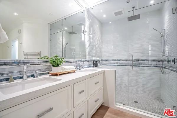 $1,700,000 | 1500 East Ocean Boulevard, Unit 401, Long Beach, CA 90802