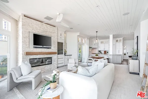 $1,700,000 | 1500 East Ocean Boulevard, Unit 401, Long Beach, CA 90802