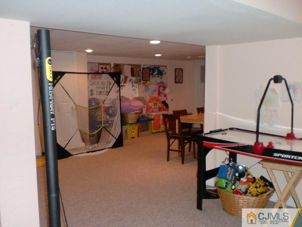 38 Dexter Road East Brunswick, NJ 08816 - Photo 17 of 24 Gallery Image 17