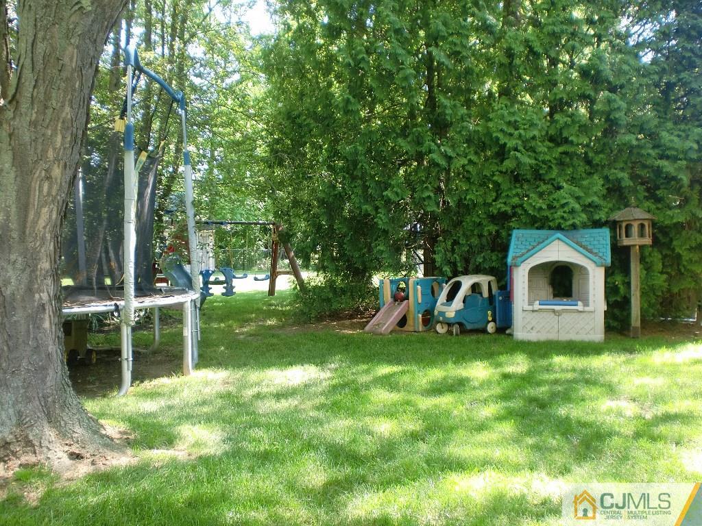 38 Dexter Road East Brunswick, NJ 08816 - Photo 22 of 24 Gallery Image 22