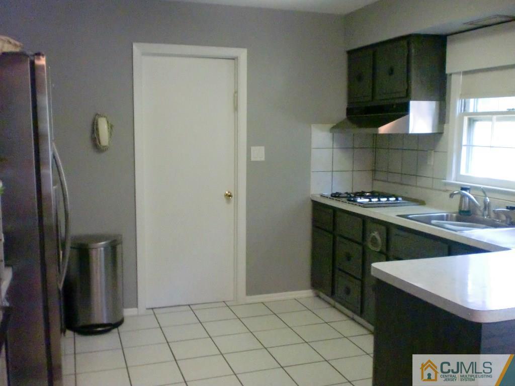38 Dexter Road East Brunswick, NJ 08816 - Photo 4 of 24 Gallery Image 4