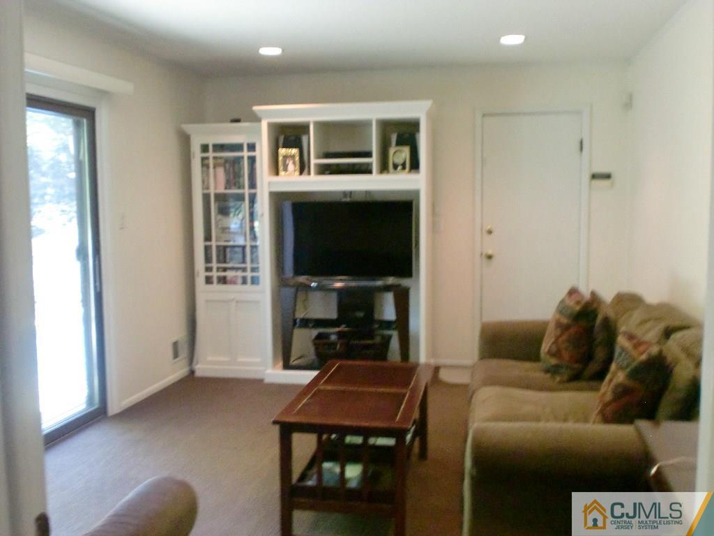 38 Dexter Road East Brunswick, NJ 08816 - Photo 5 of 24 Gallery Image 5