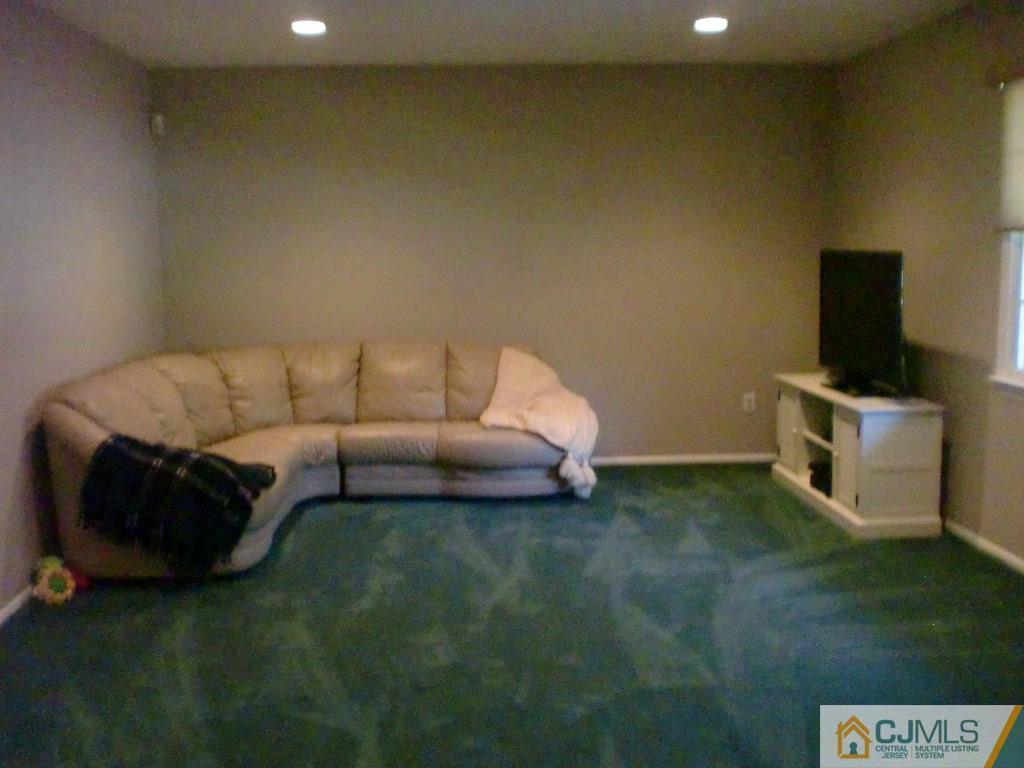 38 Dexter Road East Brunswick, NJ 08816 - Photo 8 of 24 Gallery Image 8