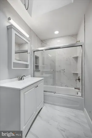 $250,000 | 6866 Clover Lane, Upper Darby, PA 19082