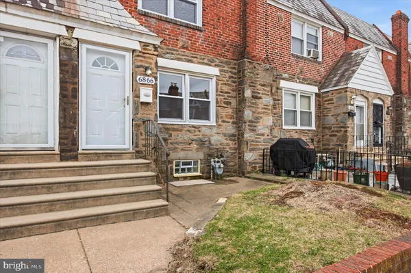 $250,000 | 6866 Clover Lane, Upper Darby, PA 19082