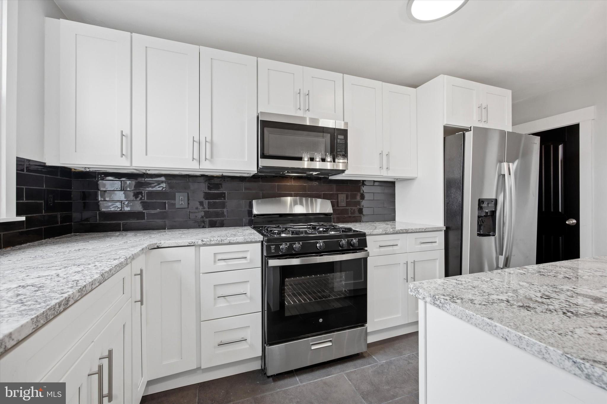 6866 Clover Lane Upper Darby, PA 19082 - Photo 10 of 24