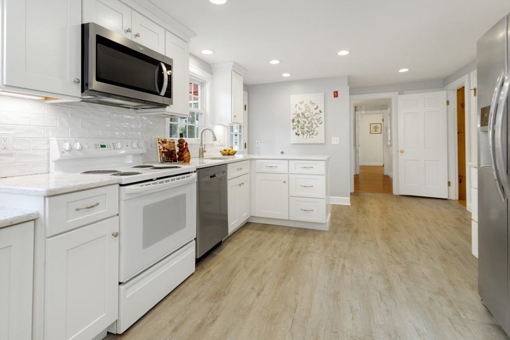 27 Longfellow Road Reading, MA 01867 - Photo 10 of 40 Gallery Image 10