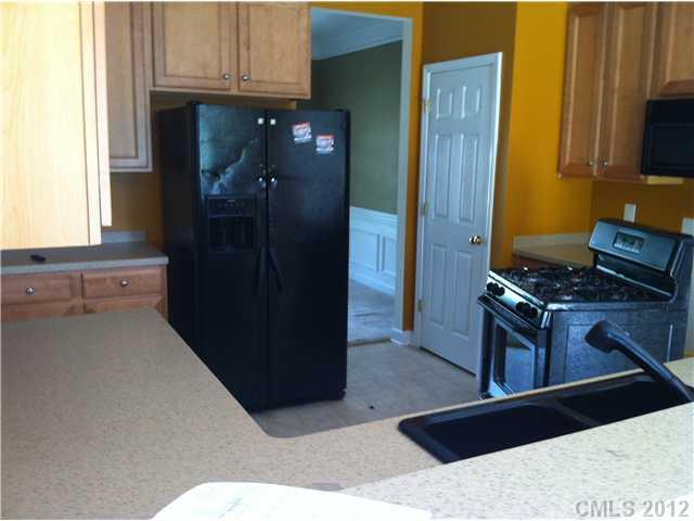 2032 Pin Hook Road Charlotte, NC 28215 - Photo 5 of 10 Gallery Image 5