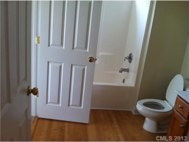 2032 Pin Hook Road Charlotte, NC 28215 - Photo 7 of 10 Gallery Image 7
