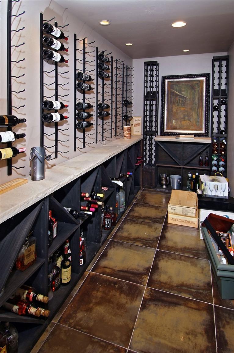 184 Arrowhead Drive Edwards, CO 81632 - Photo 23 of 23 a room with lots of white furniture and window