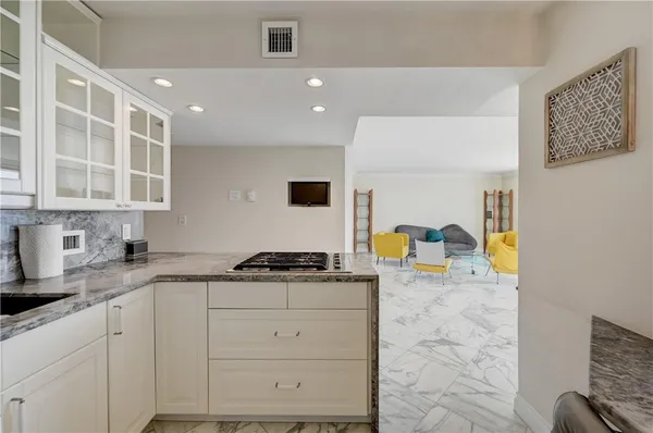 $3,600 | 2030 South Ocean Drive, Unit 807, Hallandale Beach, FL 33009