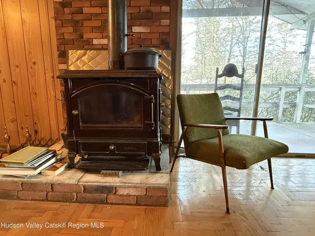 a view of hallway with elevator