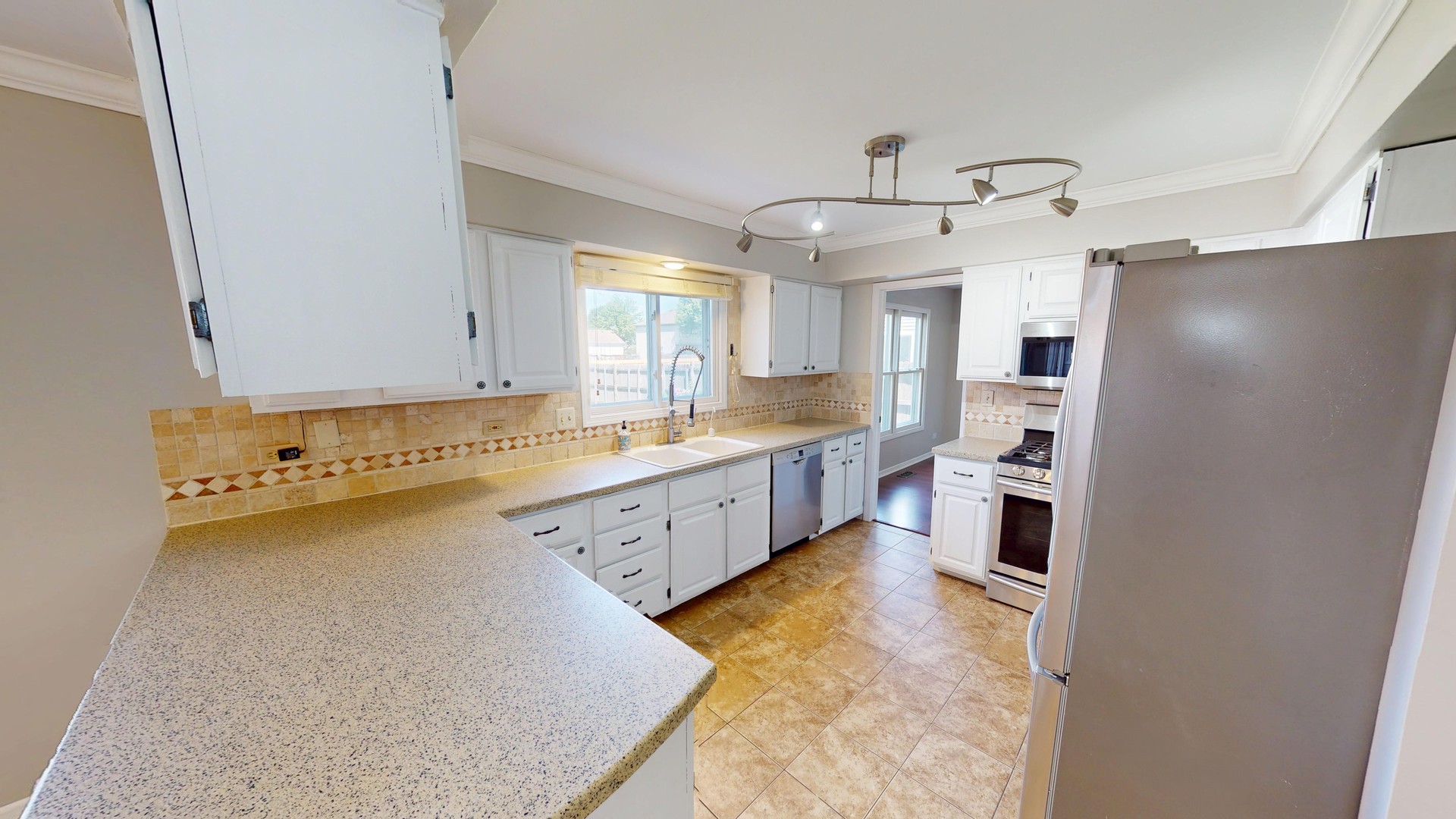 620 Waterfall Lane Elgin, IL 60124 - Photo 8 of 29
