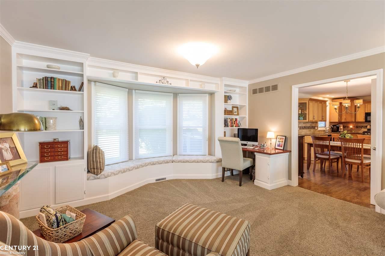 1325 Royal Crescent Street Rochester Hills, MI 48306 - Photo 9 of 40