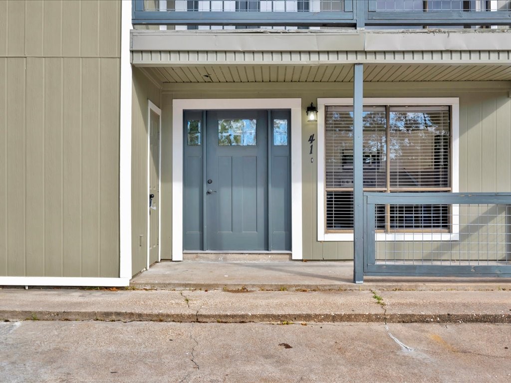 41 Harbour Row Drive Coldspring, TX 77331 - Photo 4 of 36 a view of a door with a house