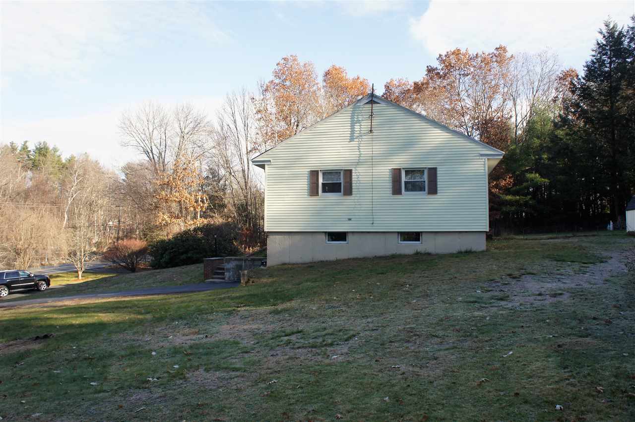 185 Marsh Road Pelham, NH 03076 - Photo 2 of 19
